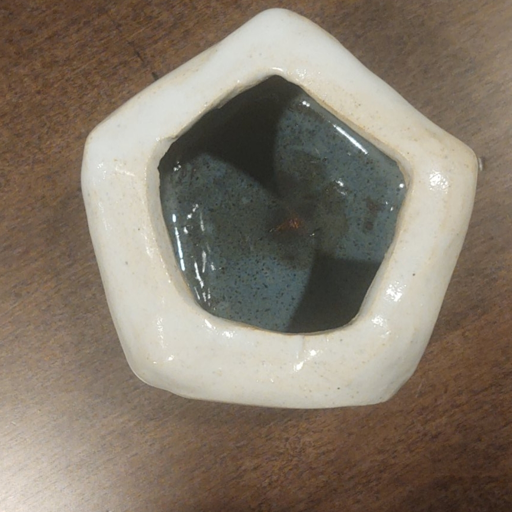Handmade pot - Picture 2 of 3